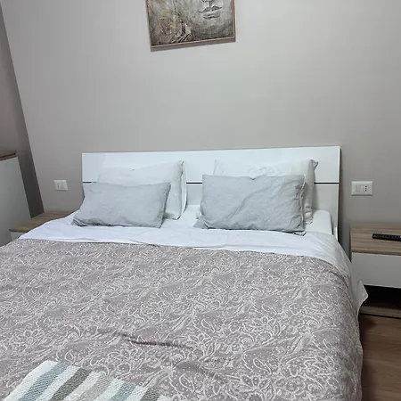 Sisi 1 Tirana